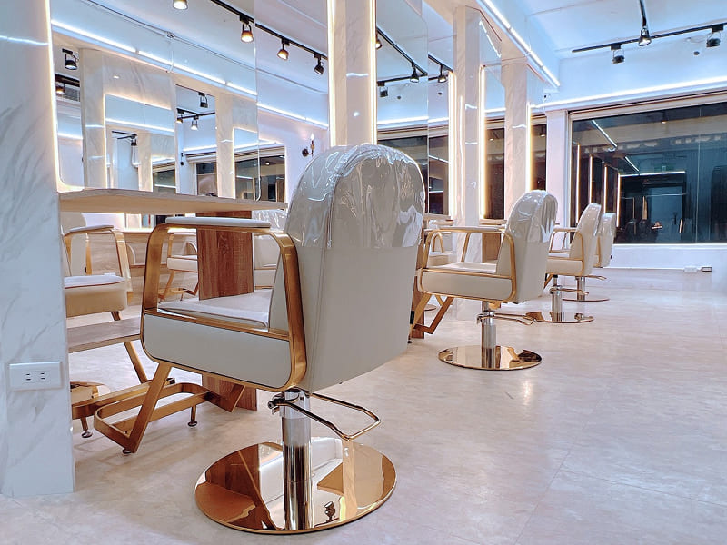 ALLIES HAIR SALON | 台北中正區/台北士林區/台北大同區/台北中山區/新北板橋區 「 ALLIES 」一詞貫穿我們的品牌精神，代表著千變萬化，不斷調整和創新，持之以恆的優化，成為更好的自己。剪髮、燙髮、染髮、護髮、頭皮、接髮、縮毛矯正、髮根燙、哥德式