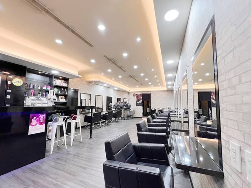 ALLIES HAIR SALON | 台北中正區/台北士林區/台北大同區/台北中山區/新北板橋區 「 ALLIES 」一詞貫穿我們的品牌精神，代表著千變萬化，不斷調整和創新，持之以恆的優化，成為更好的自己。剪髮、燙髮、染髮、護髮、頭皮、接髮、縮毛矯正、髮根燙、哥德式